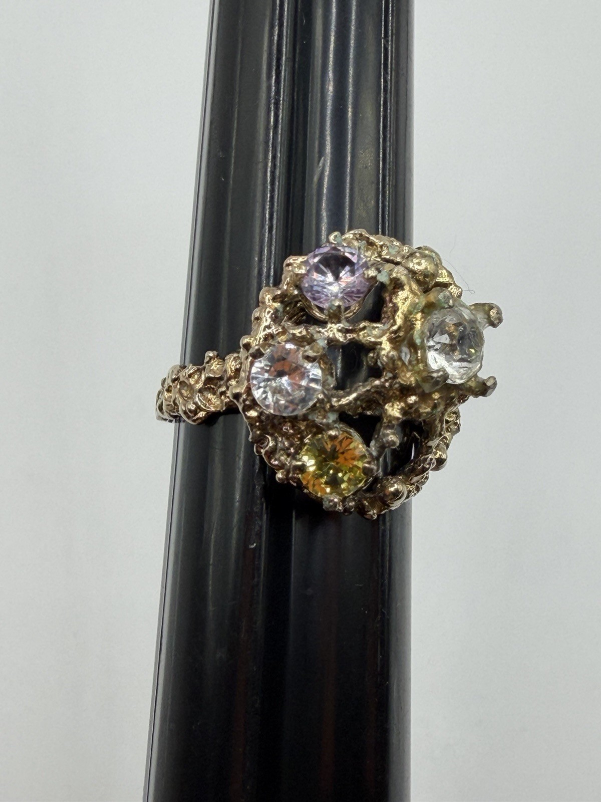 VINTAGE GOLD TONE BRUTALIST MULTI STONE RING SIZE 6