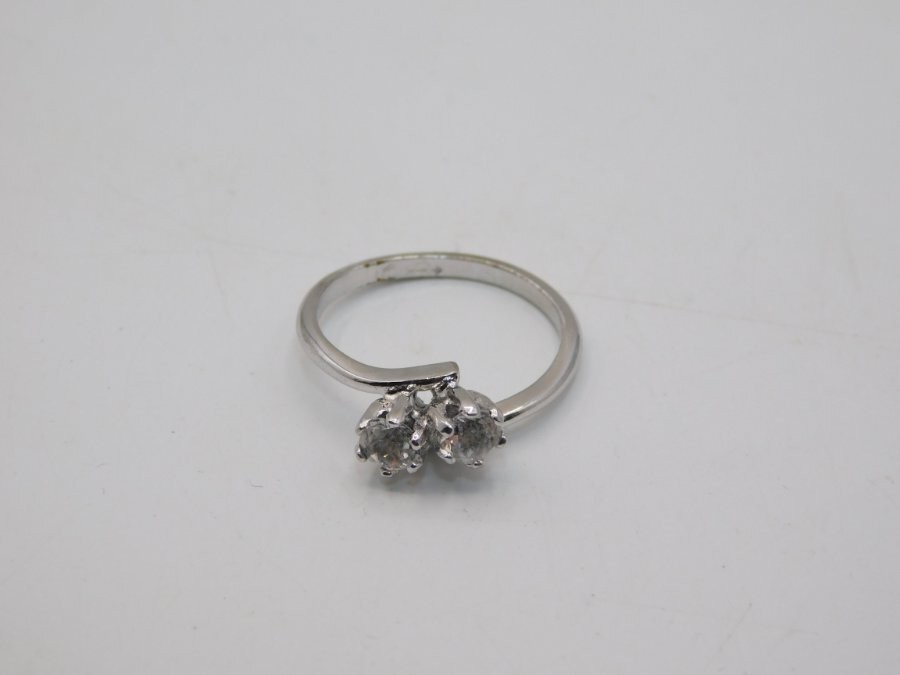 J891-VINTAGE RING~SIZE 6.75~DOUBLE STONE/SILVER TONE~UNKNOWN MARK