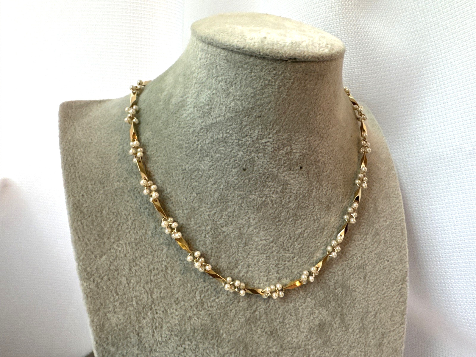 STUNNING!! unique wire bar link chain Vintage Necklace Modernist Gold coquette