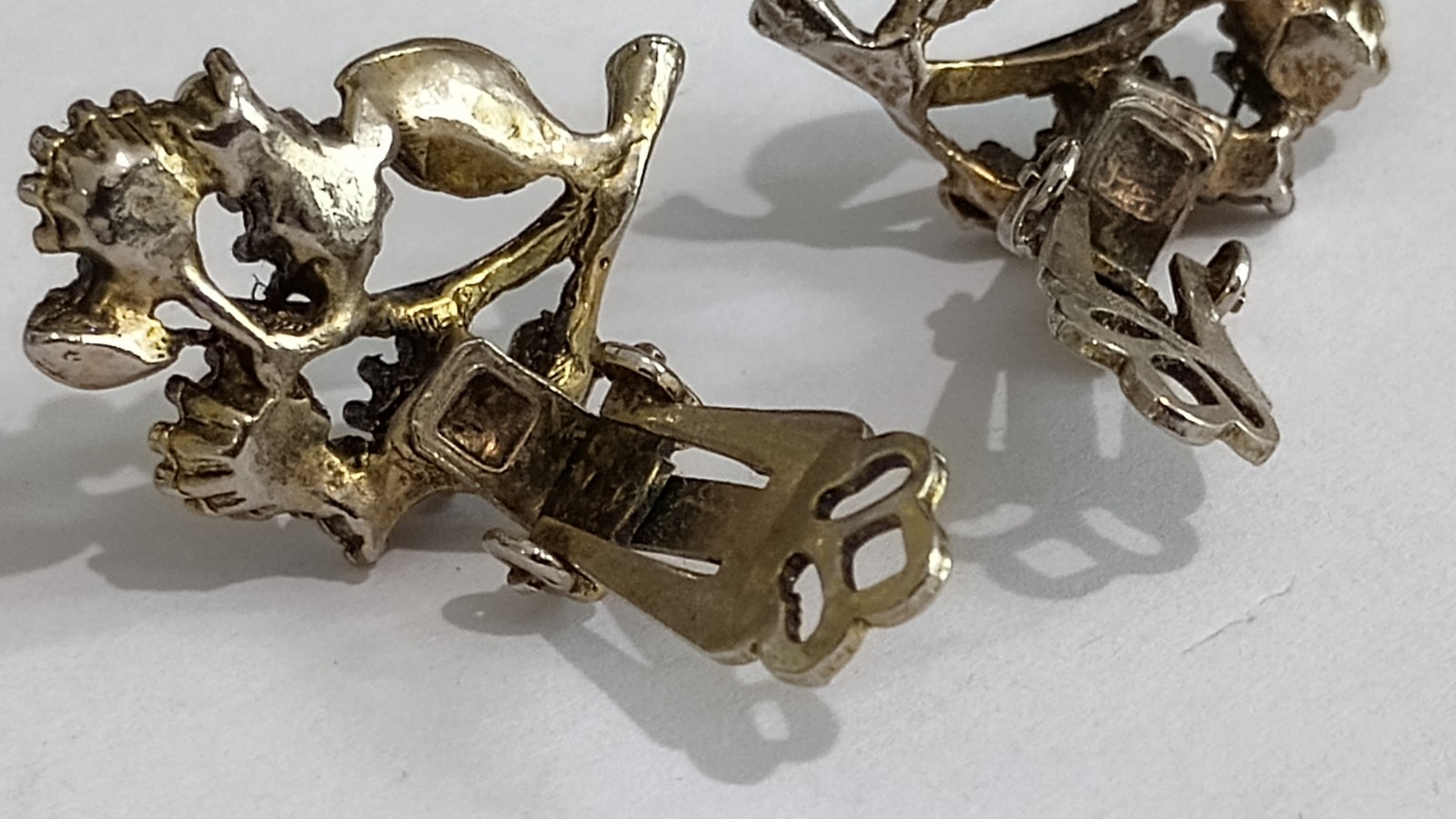 Estate Vtg Multicolor Rhinestone Pearl Gold Leaf Plant Clip on Earrings TOTYg 1″