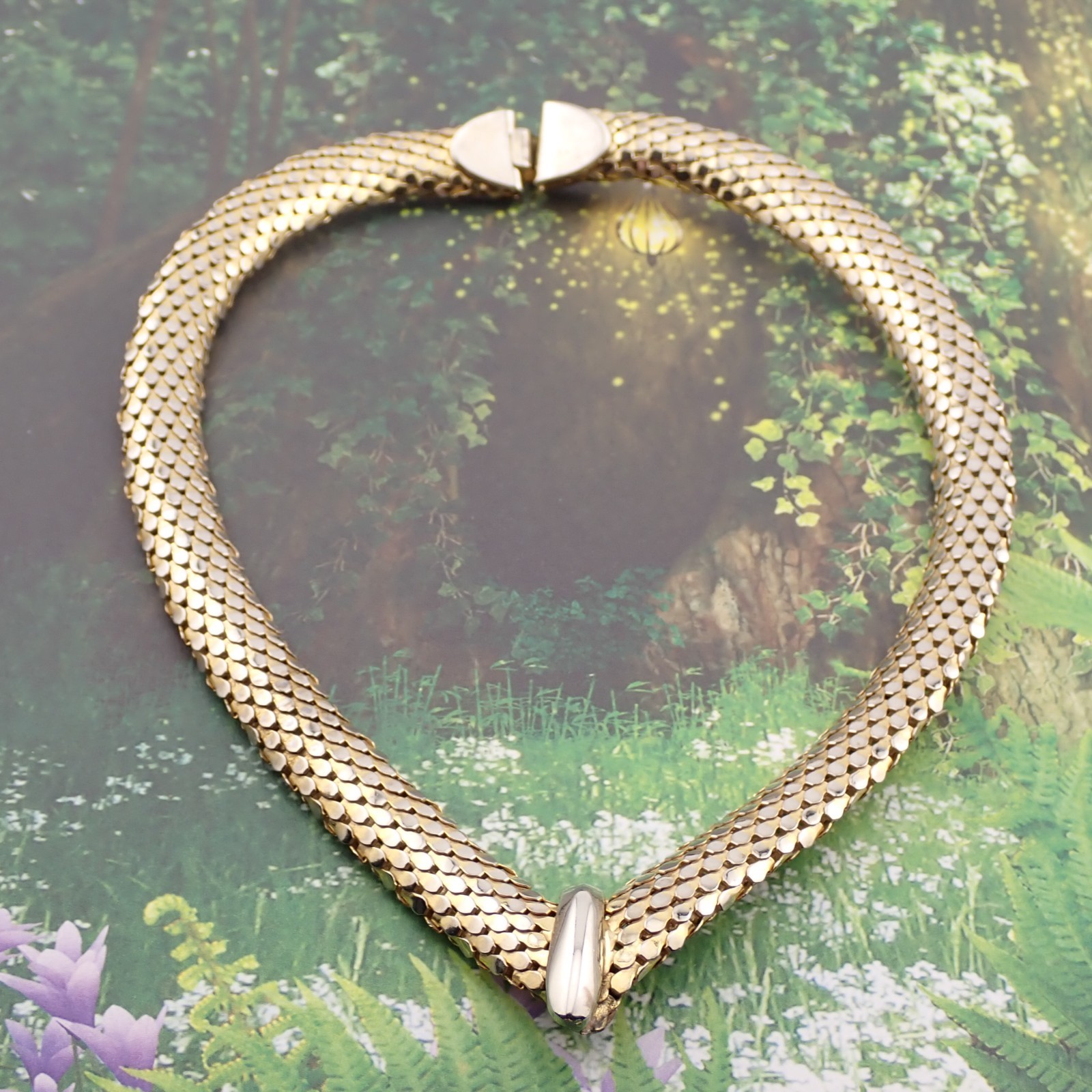 Vintage Gold Tone Mesh 10mm Short 14″ V Shaped Choker Necklace