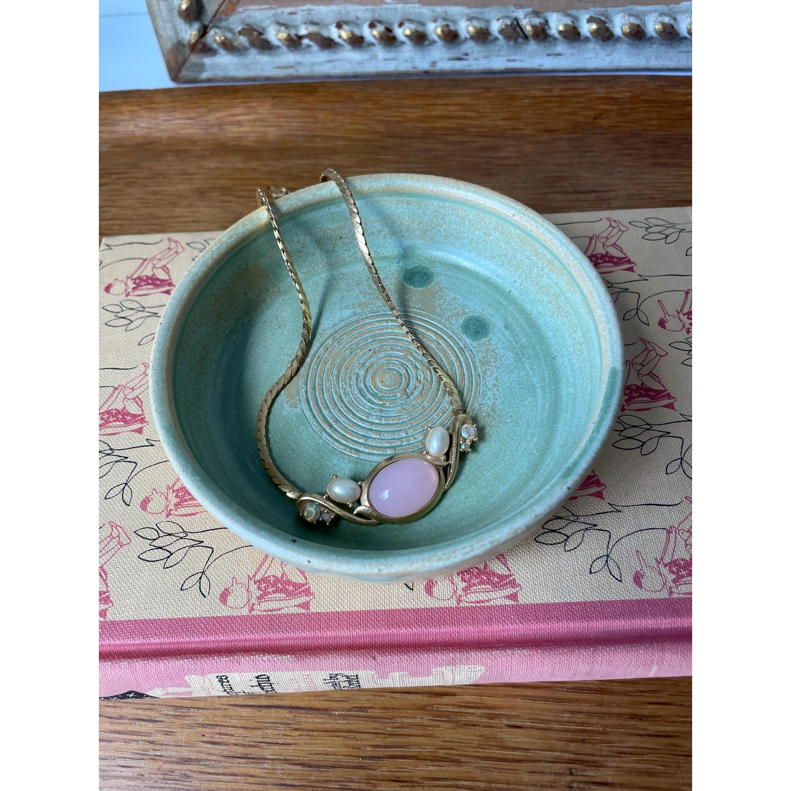 Vtg Trifari TM Pink Cabochon Faux Pearl Aurora Borealis Gold Tone Chain Necklace