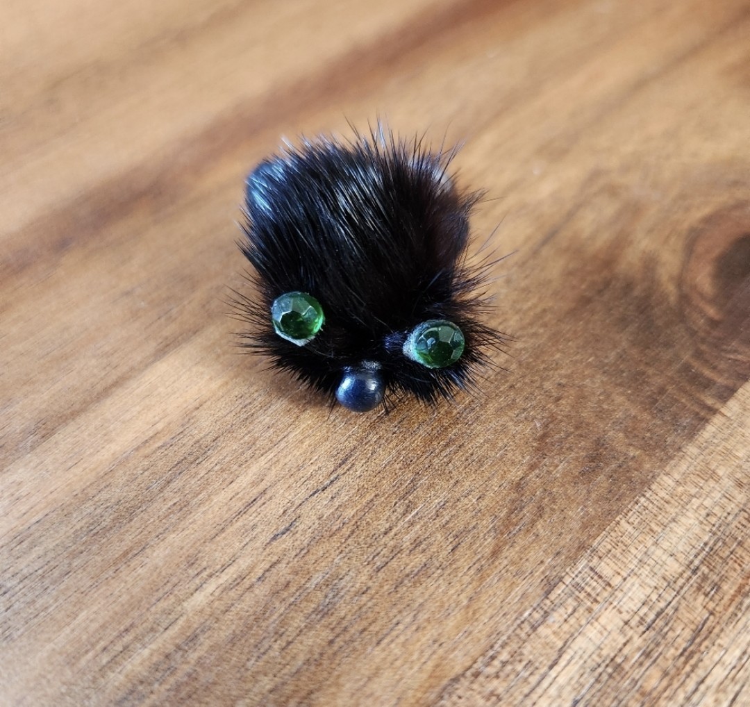 Vintage Novelty Creature Ring Adjustable Soft Fuzzy Monster Black 1980s Kitsch