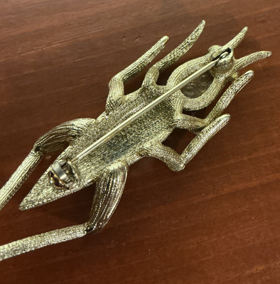Vintage Unsigned Gold Tone Rhinestone Grasshopper Brooch Pin Insect 3″