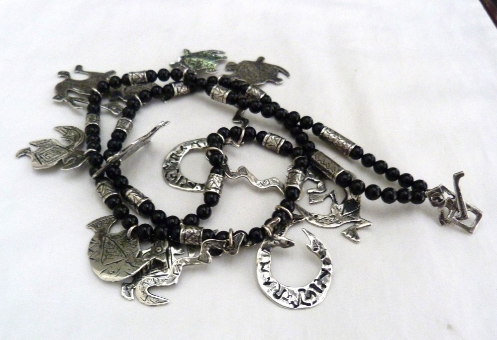 28″ LONG SOUTHWESTERN STERLING SILVER TURTLE BIRD RABBIT ONYX BEAD NECKLACE