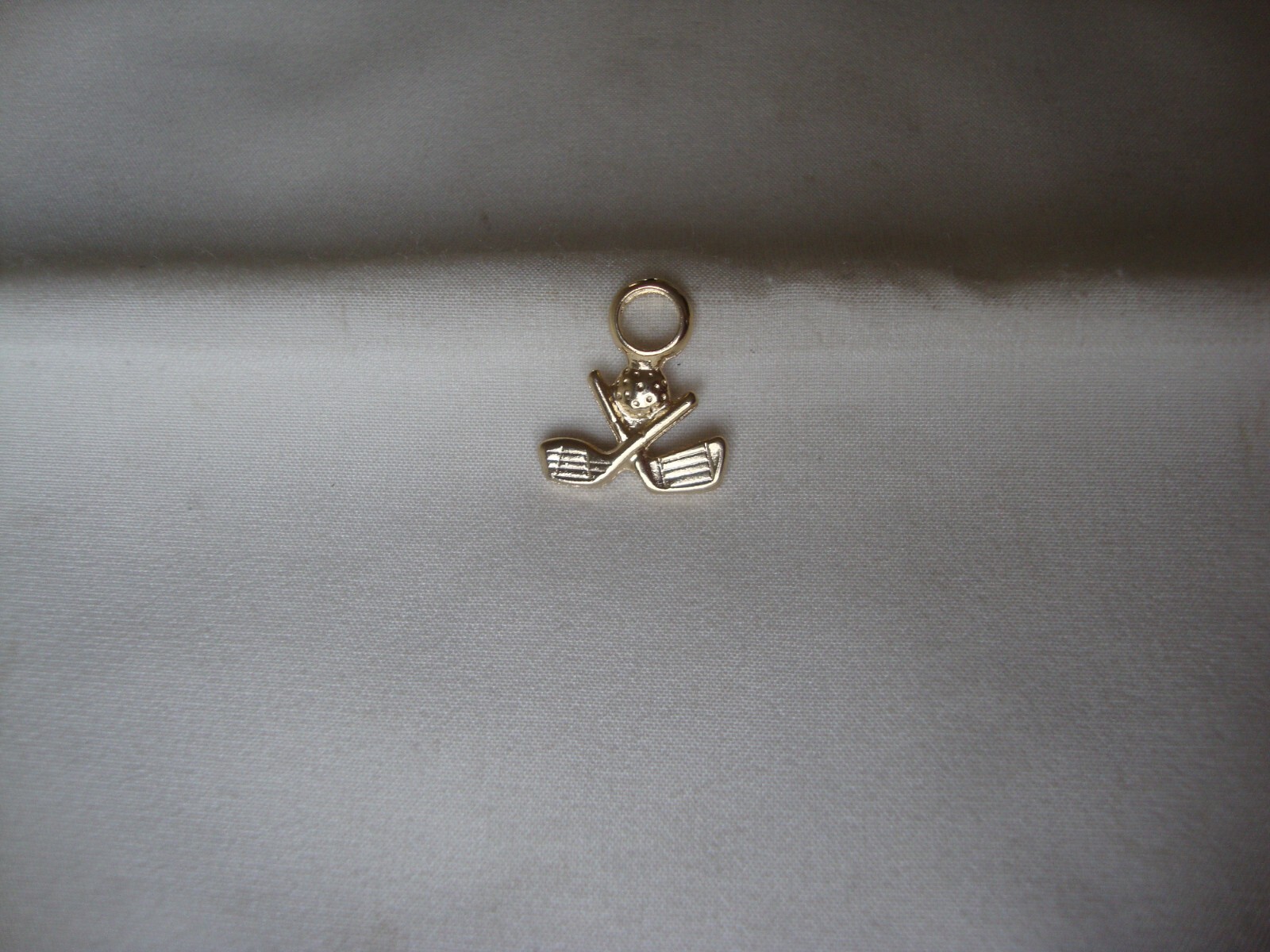 VINTAGE 1980s GOLF BALL & CLUBS INSIGNIA GOLD TONE SLIDE PENDANT