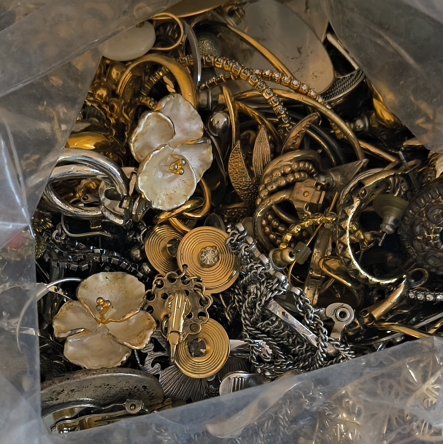 Vintage To Now Earrings Huge Lot Silver & Gold Tone Mixed Metals