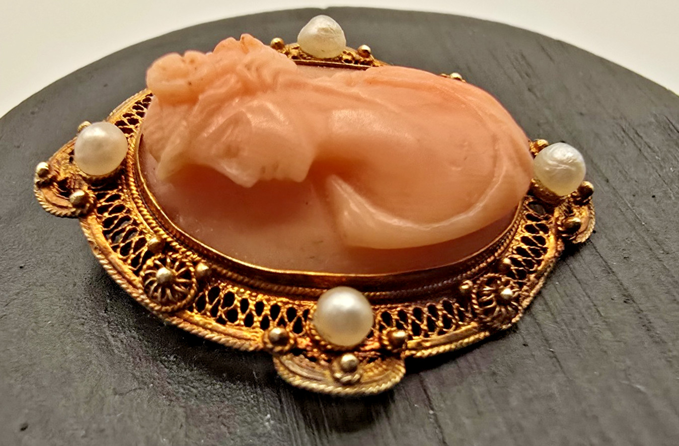 18K Gold Granulated Filigree Frame With High Relief Etruscan Revival Cameo