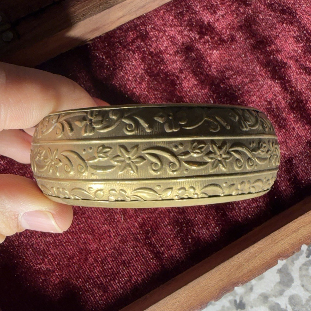 Gold-Tone Floral Engraved Bangle Bracelet Signed Made in India 36.84g