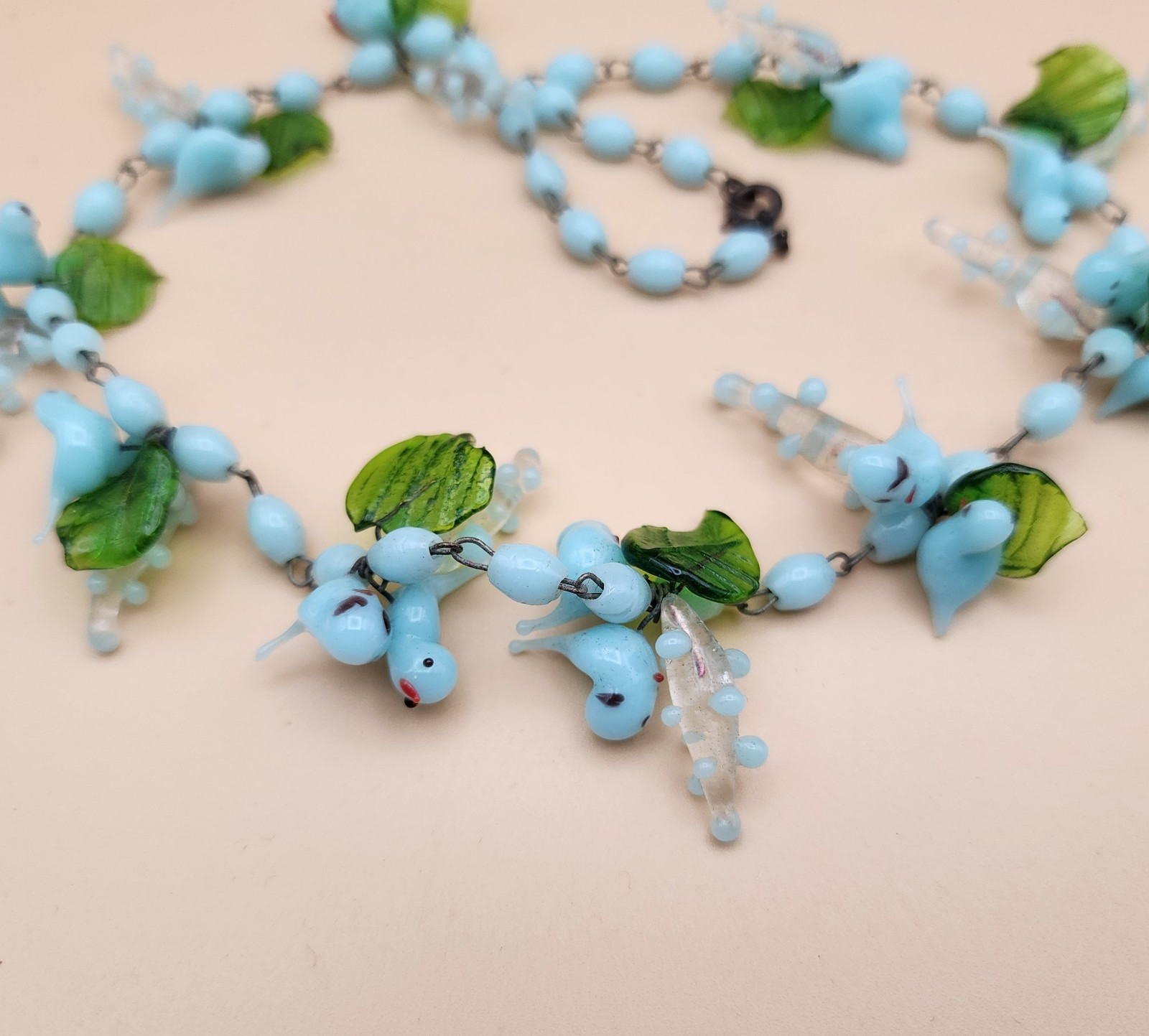 Lovely Vintage Blown Glass Neckless w Birds & Flowers (1670)