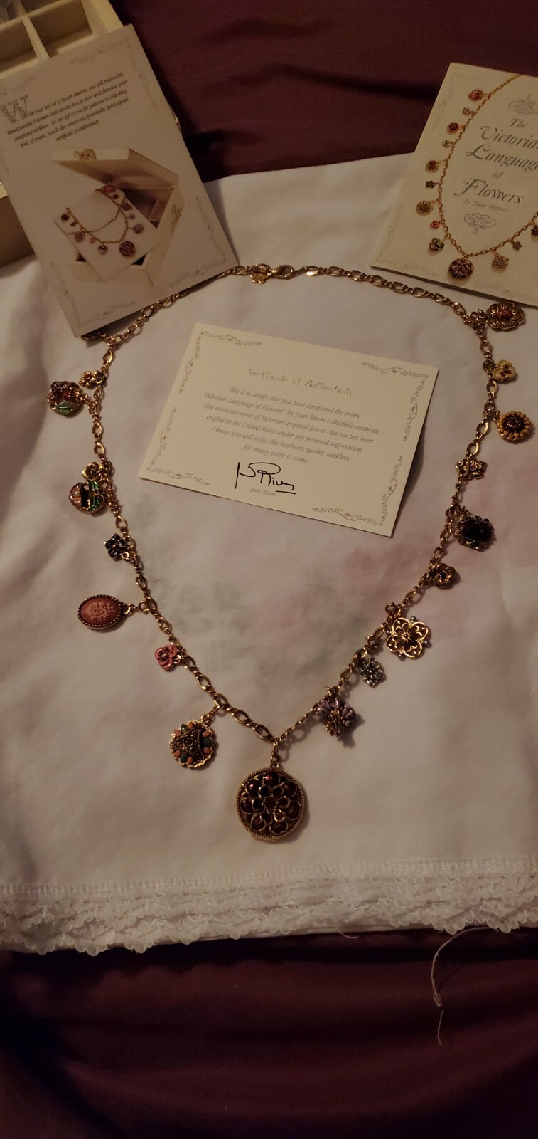 Joan river victorian language of flower locket / Jewelry Box