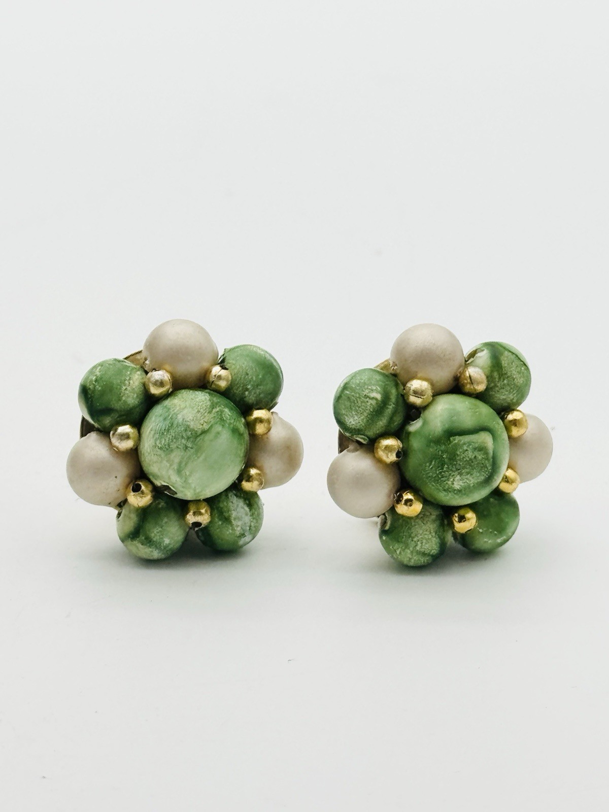 Vintage Green White Bead Clip On EARRINGS Costume Jewelry Hong Kong Japan G1