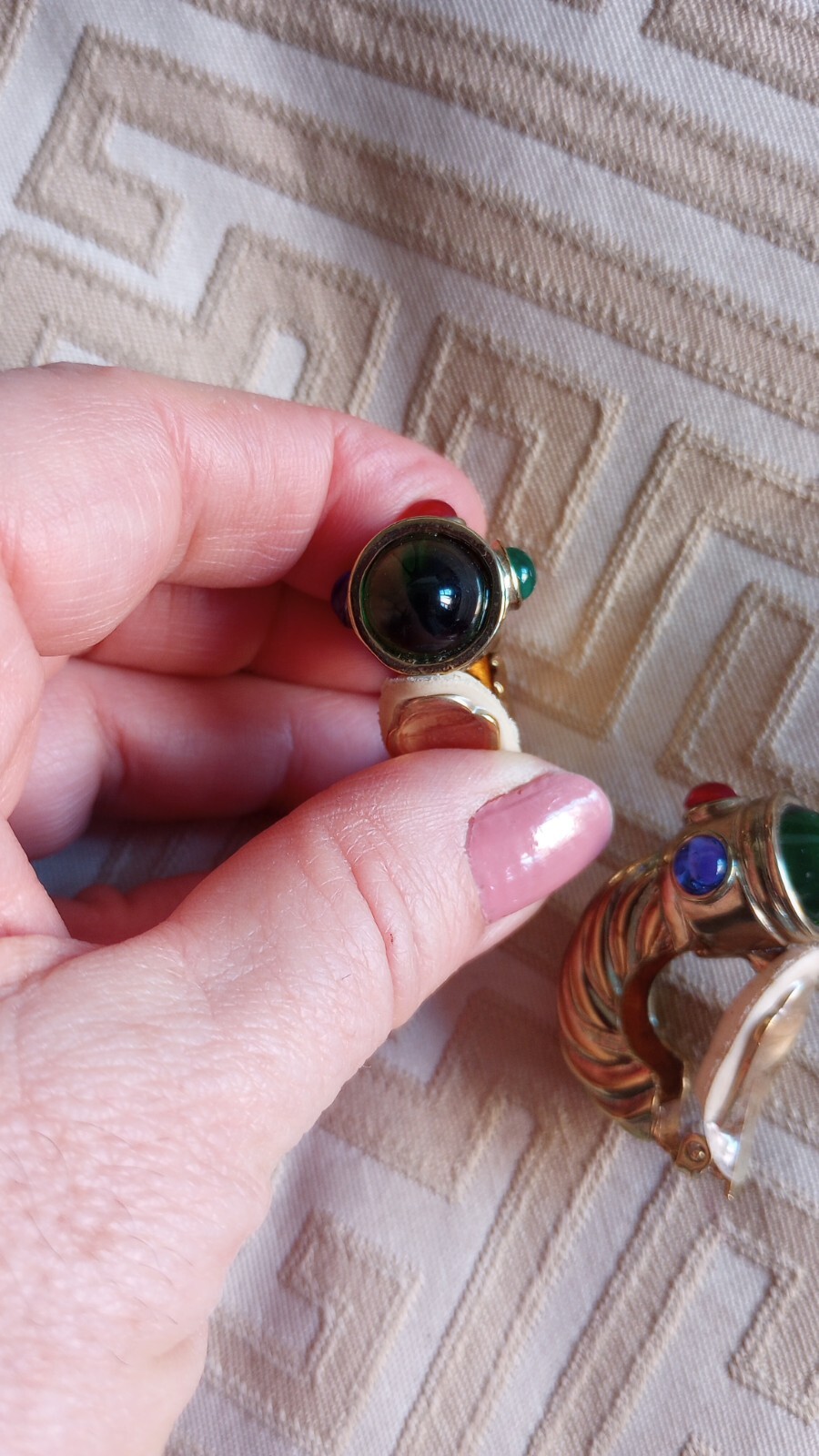 Vintage CINER* unsigned Mogul Jewel of India Cabochon shrimp clip on earrings