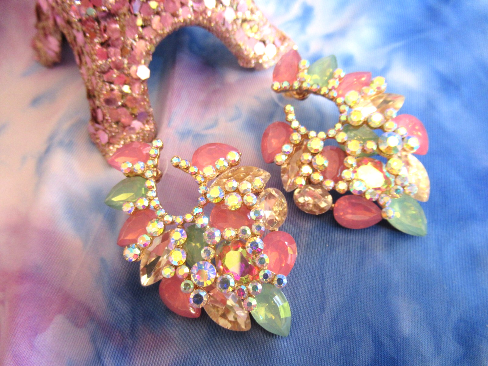 BEAUTIFUL IRIDESCENT PASTEL-COLORS GEMSTONES & CRYSTAL STATEMENT EARRINGS NEW
