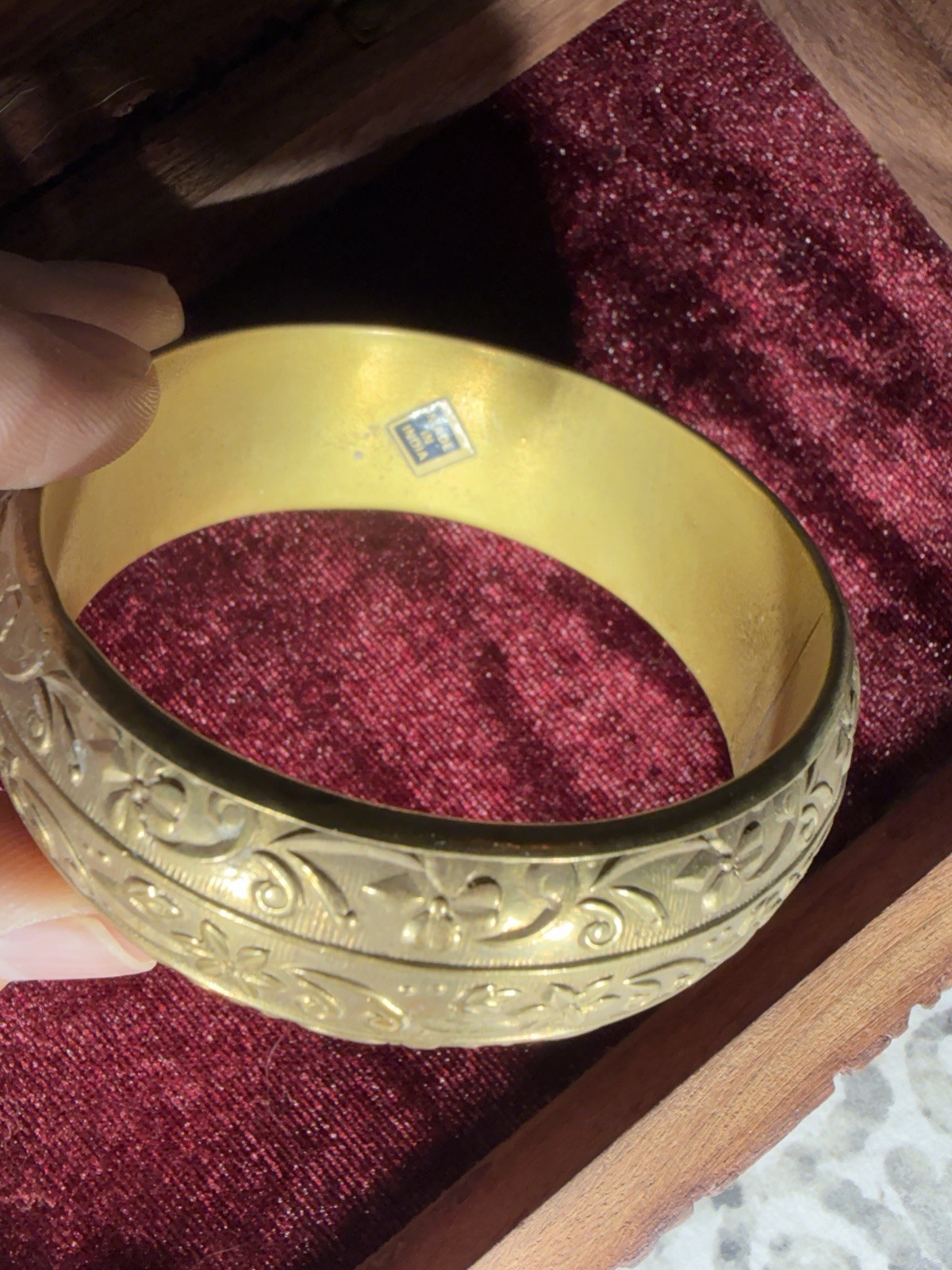 Gold-Tone Floral Engraved Bangle Bracelet Signed Made in India 36.84g