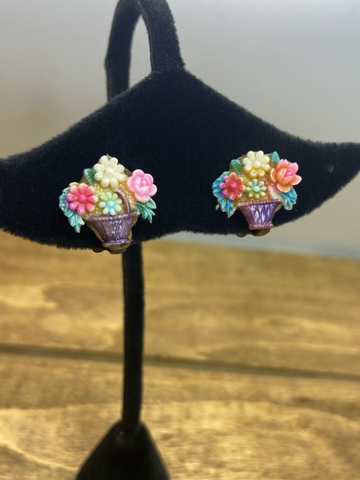 Vintage 1950s Children’s Carved Lucite Floral Basket Clip On Earrings 1/2”
