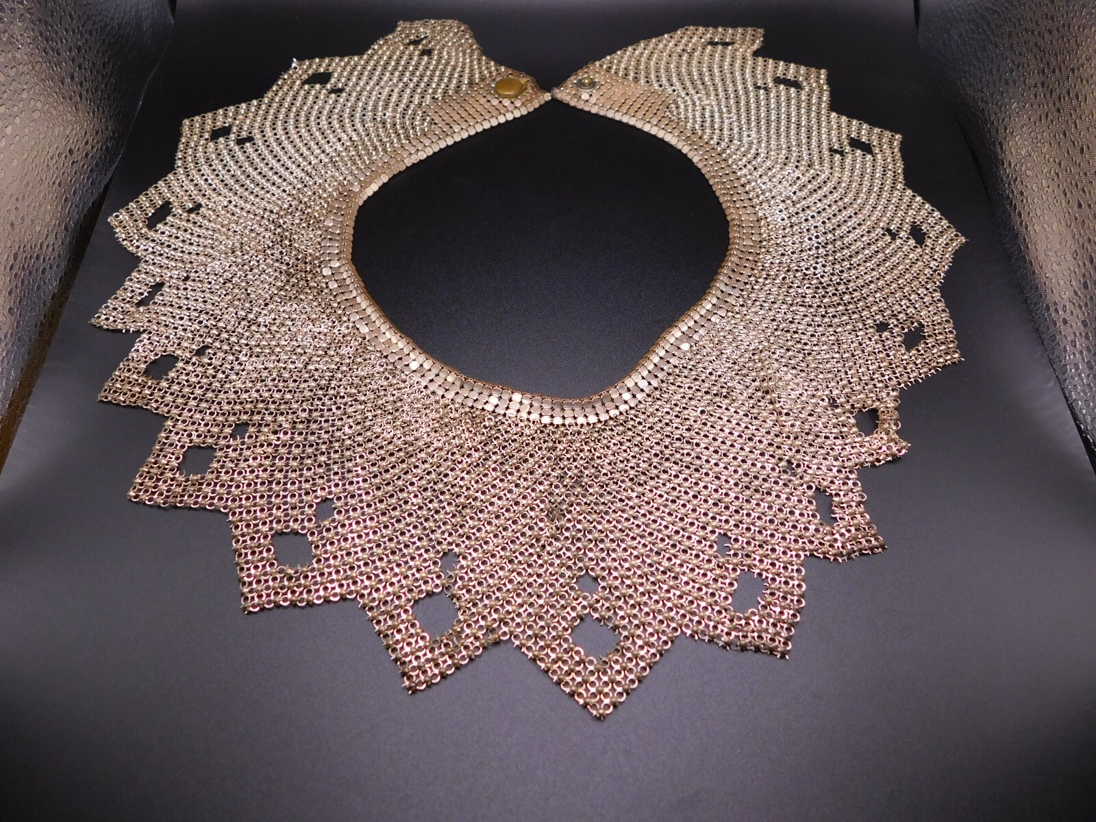 VINTAGE SILVER COLORED CHAIN LINK COLLAR NECKLACE