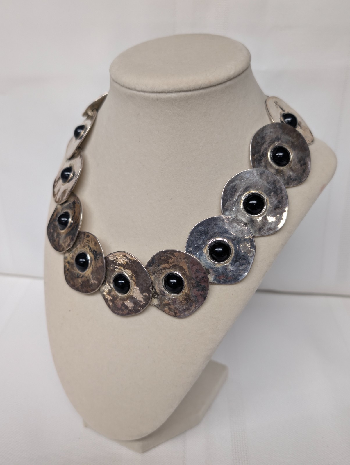 Vintage Silver Toned Hammered Faux Onyx Cab Dramatic Statement Choker Necklace
