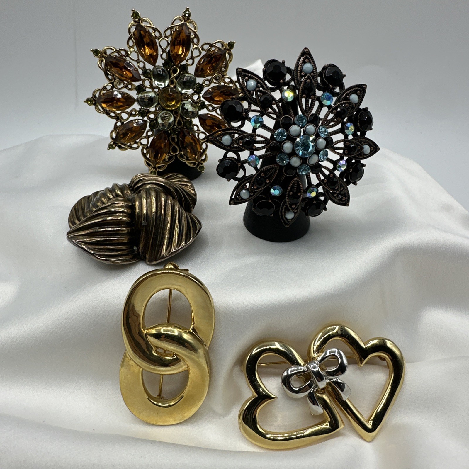 Lot of Five Mixed Vintage Brooches. See pics.