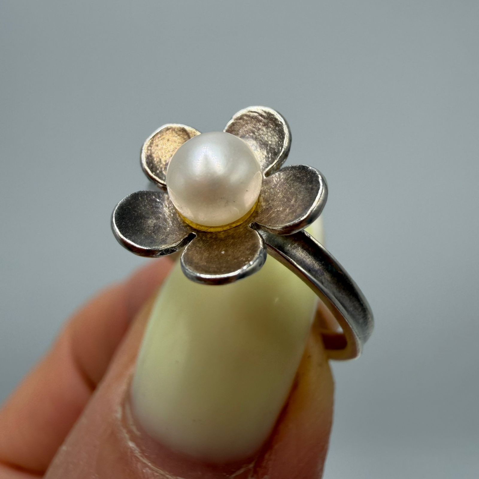 Vintage 925 Sterling Silver Pearl Daisy Flower Ring Women’s Size 6 US