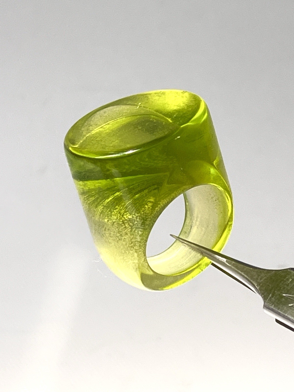 Vintage Size 7 Lucite Ring Chunky Statement Crystal Green HIGH Flat Top Unisex