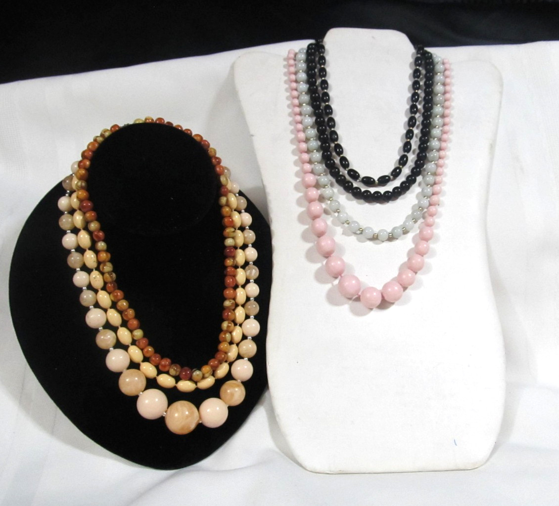 Vintage Lot Of 7 Beaded Necklaces with Assorted Sizes,grades, Colors & Clasps
