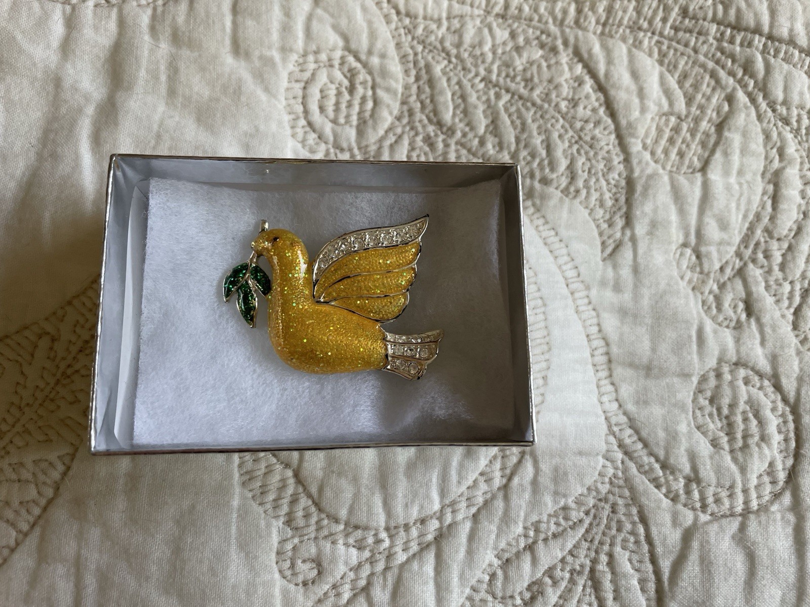 Beautiful Sparkling Peace Dove Pin Broach