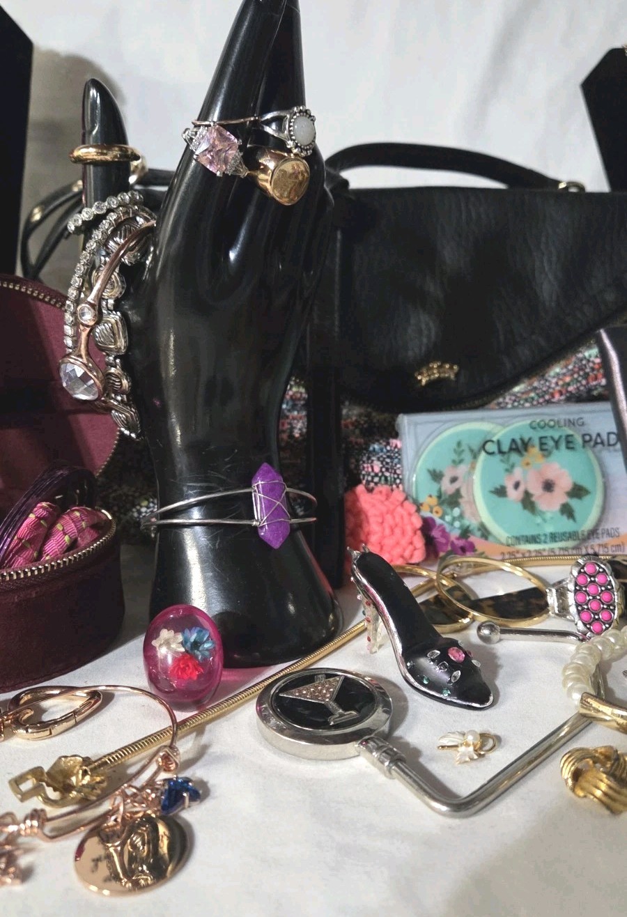 Grandma’s Estate; Jewelry, Trinkets, & Extra Fun Junk! Lot #89