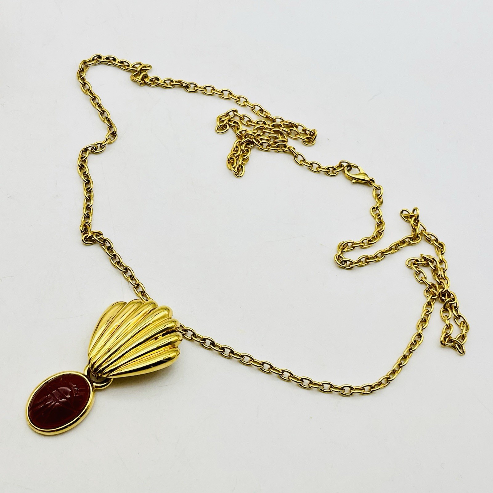 Vintage Signed Weingeroff Scarab Necklace Red Carved Stone Gold Tone Pendant 28″