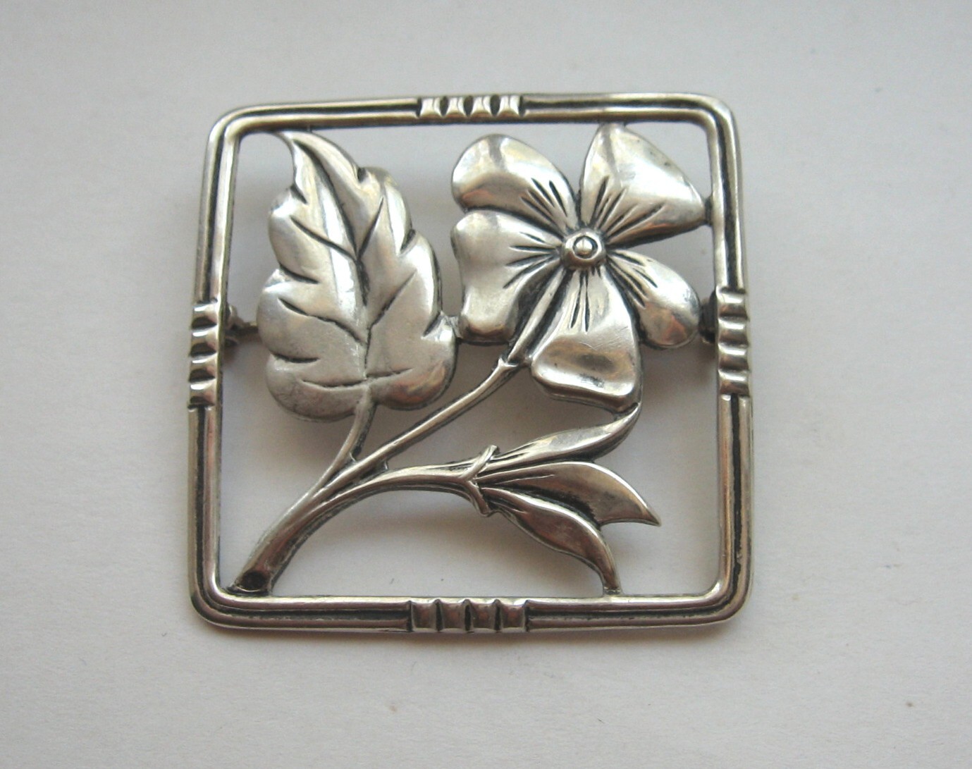 Vintage 925 Sterling Silver Large Ornate Flower Design Brooch Pin 10.9 Grams