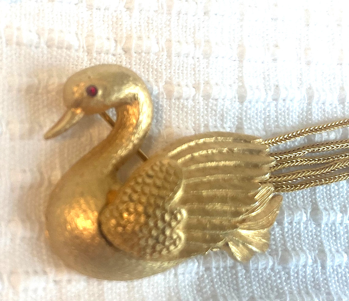 Vintage 1950’s GOLD TASSEL KRAMER SWAN BROOCH Bird PIN Ruby Crystal Eye Jewelry