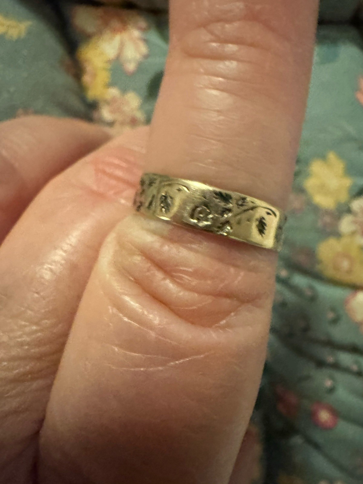 Victorian 10k Gold Engraved Wedding Band/Ring Circa 1900