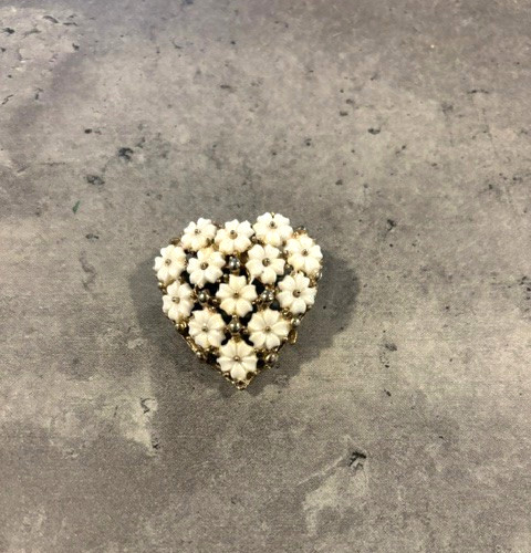 Vintage White Flower Heart Shaped Pin Brooch