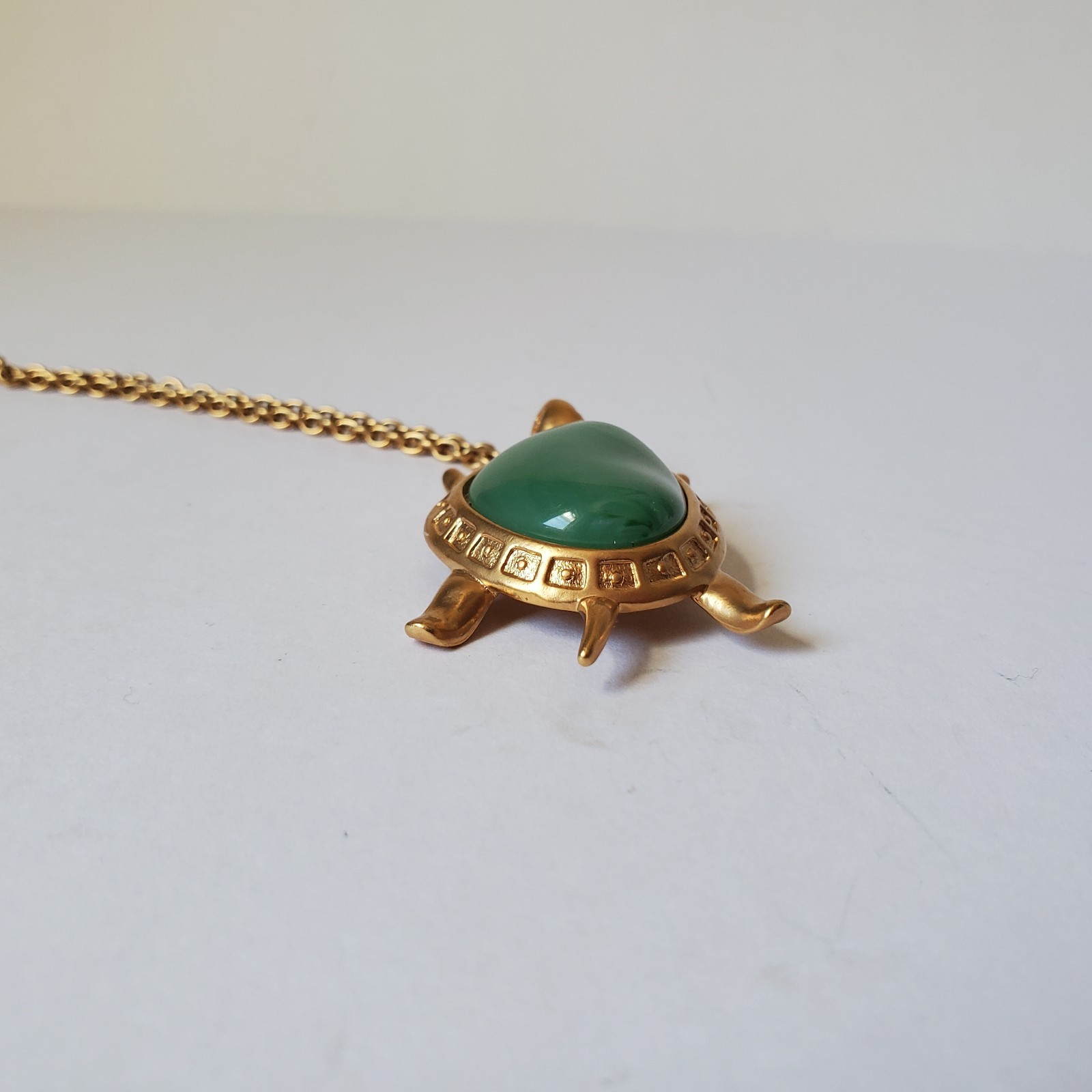 Avon Vintage Turtle Pin Pendant Necklace Brooch Faux Jade Green Gold Tone Signed