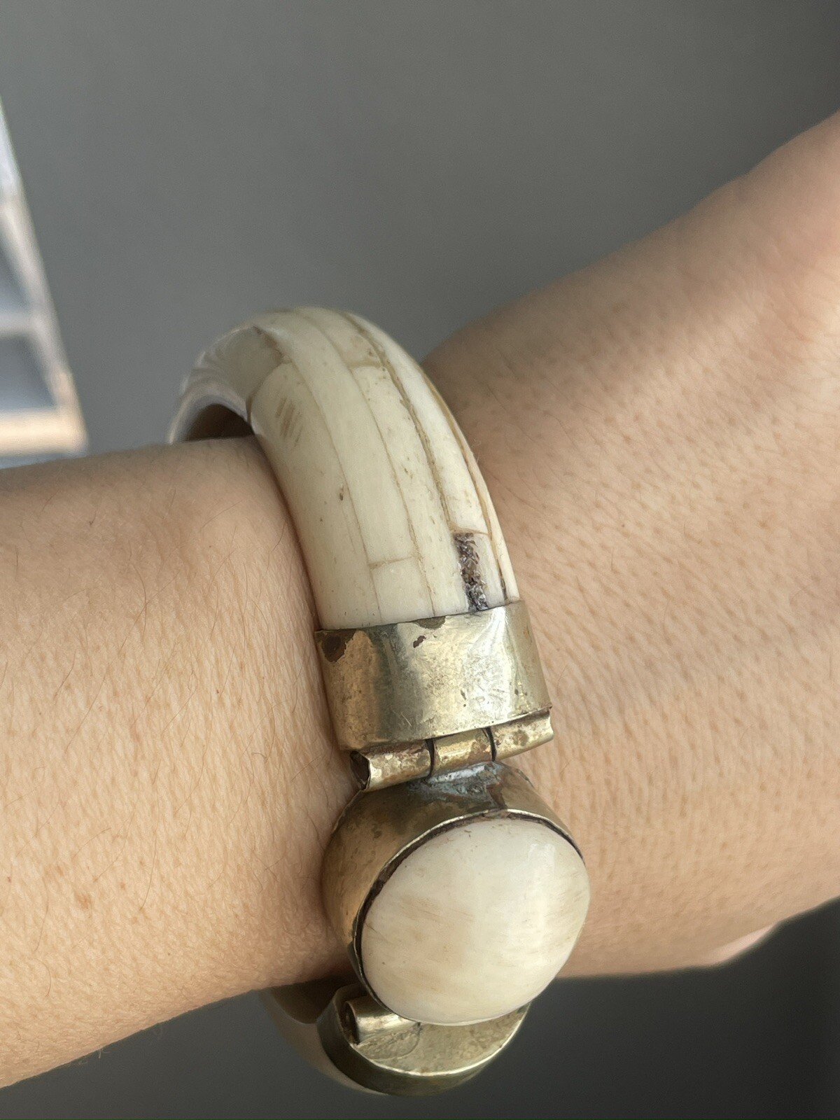 Vintage Inlaid Bone Tribal Hinged Bangle Bracelet Boho Bohemian Jewelry 7 in