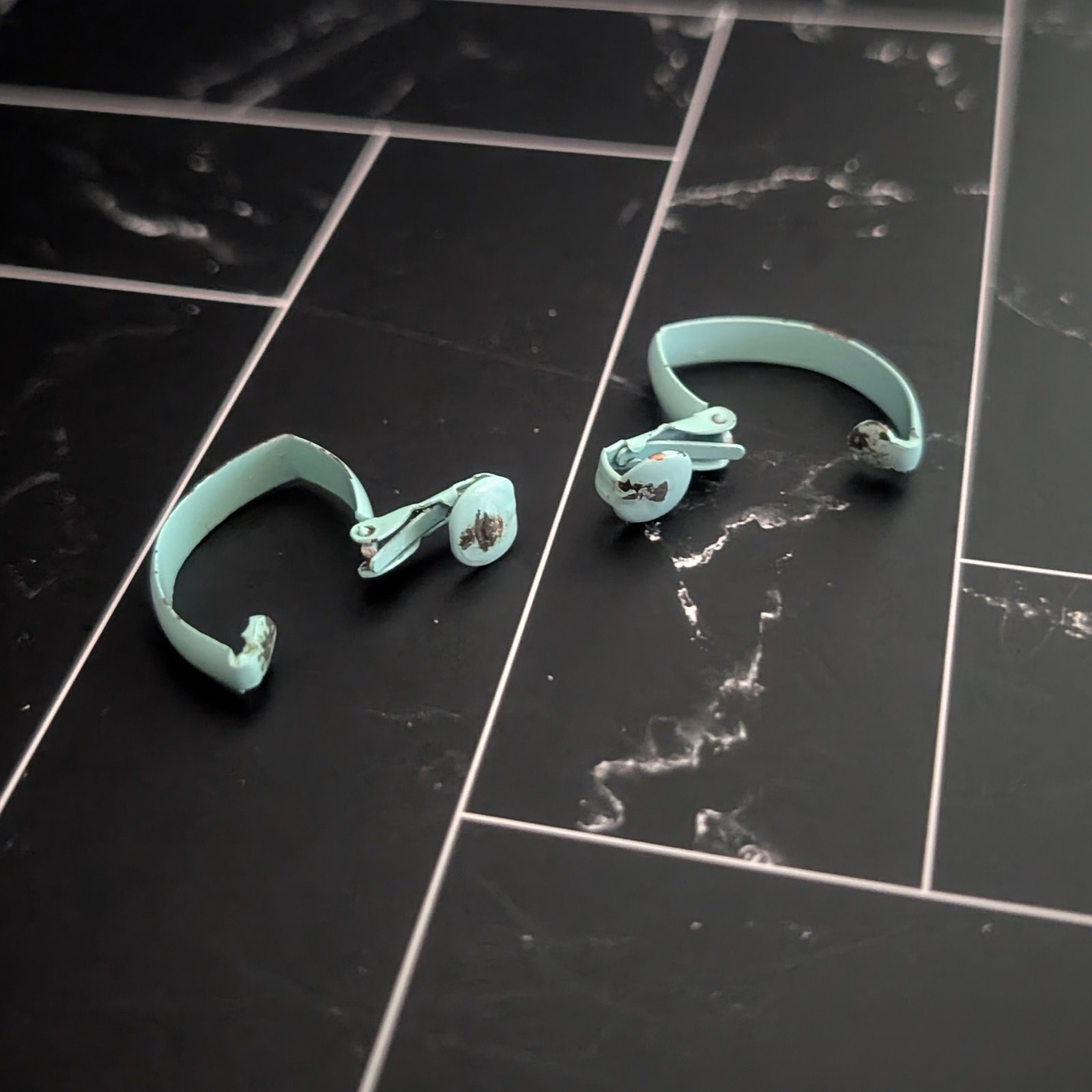 Vintage Clip On Earrings 1″ Aqua Blue Elongated Folded Hoop Retro