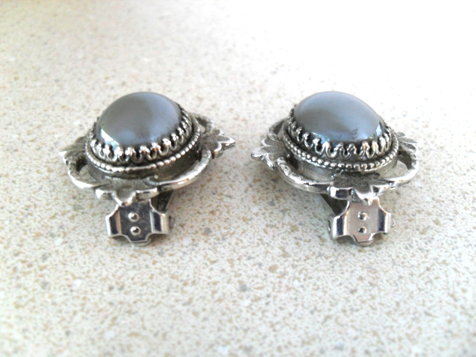 Vintage Whiting & Davis Co. Silver Tone Hematite Oval Clip On Earrings Classic