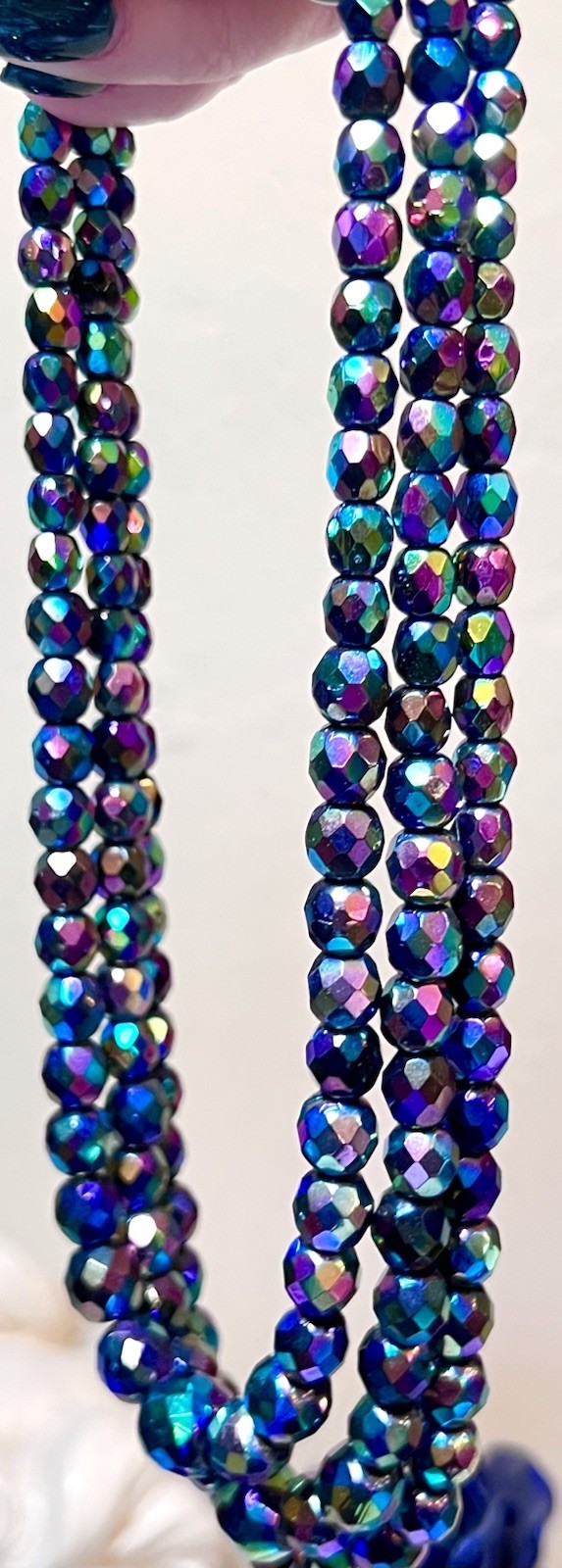 BEAUTIFUL Vintage Iridescent Sparkling Black Peacock Bead 3 Strand Necklace
