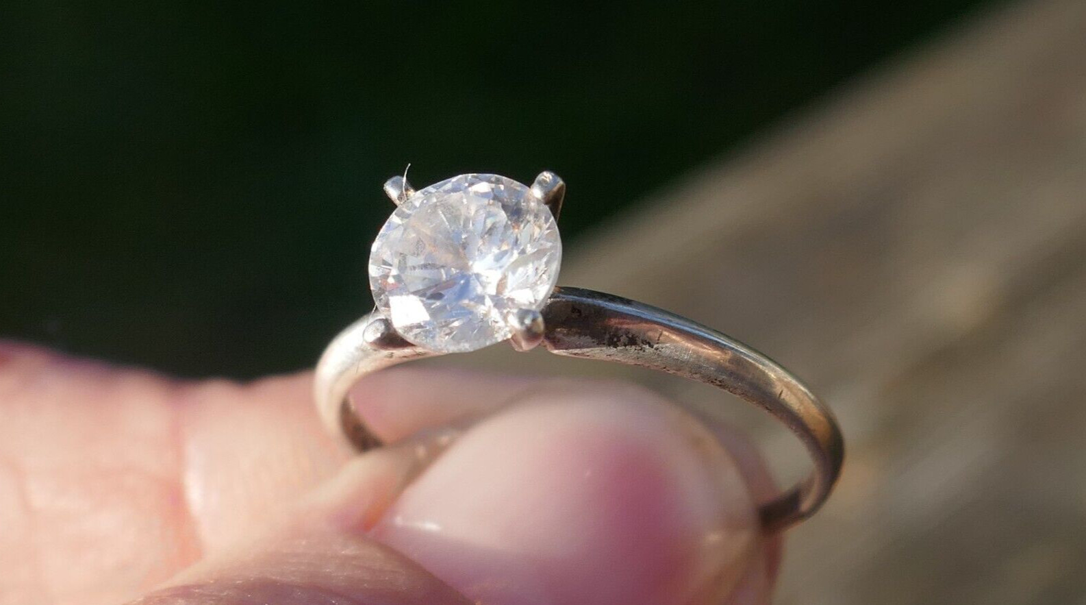Vintage Sterling Silver & 6.4mm Cubic Zirconia Ring – Size 8