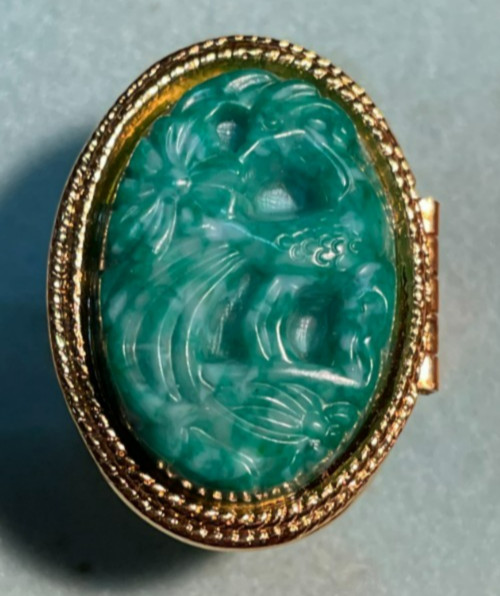 Avon Green Faux Jade Carved Oval Poison Locket Ring Gold Tone Adjustable 6-7 Vtg