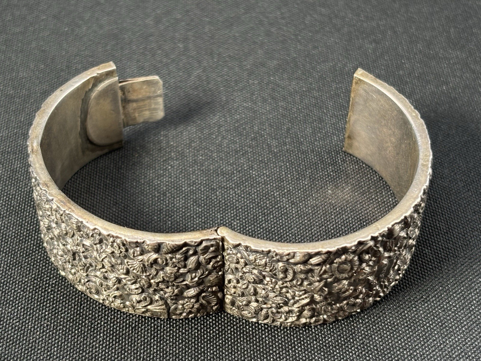 Vintage Sterling Silver REPOUSSE Victorian Style Floral Bracelet 1″ Wide
