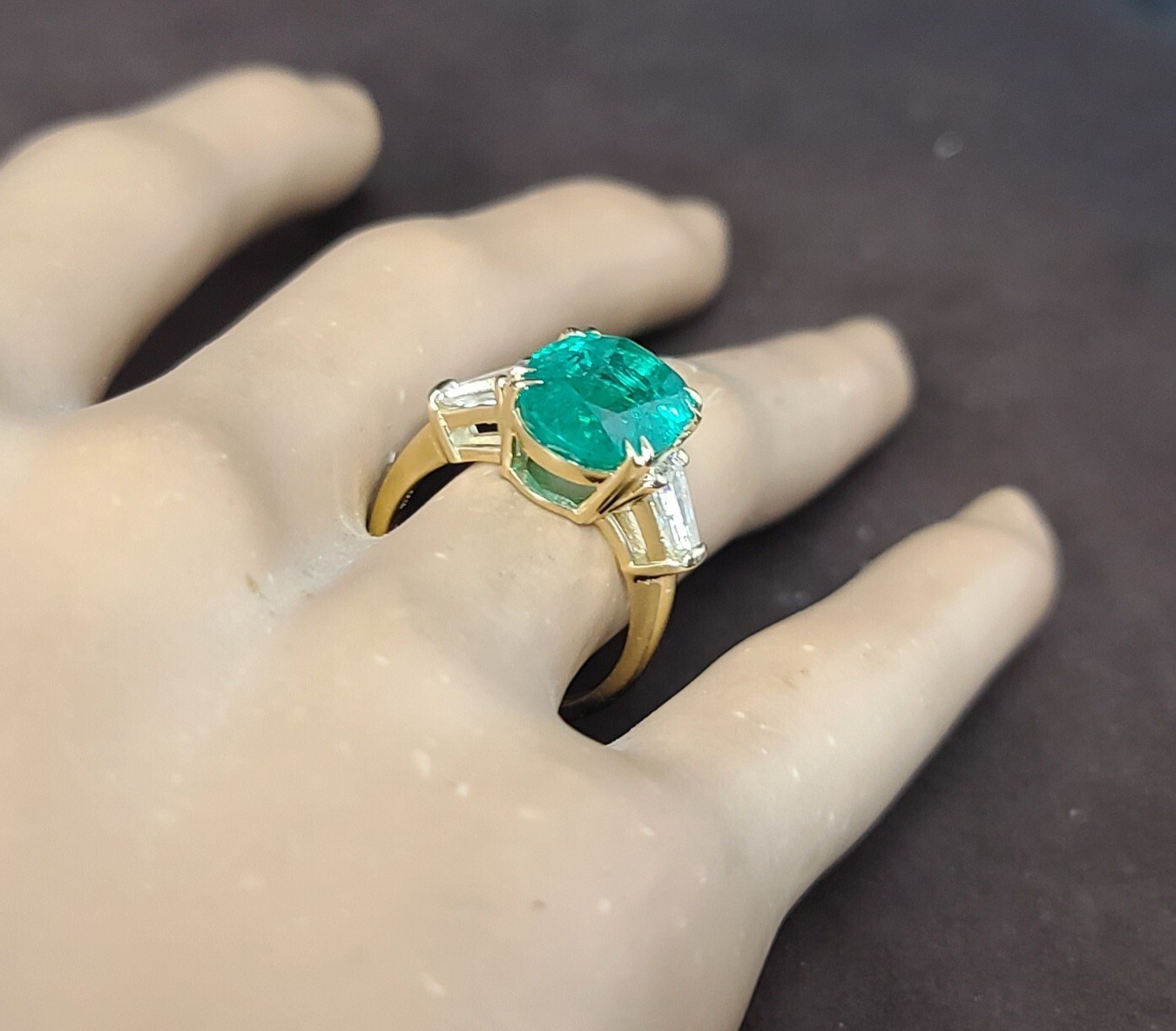 14K Yellow Gold Engagement Ring 5.11CT.Natural Green Emerald Oval Shape GIA Cert
