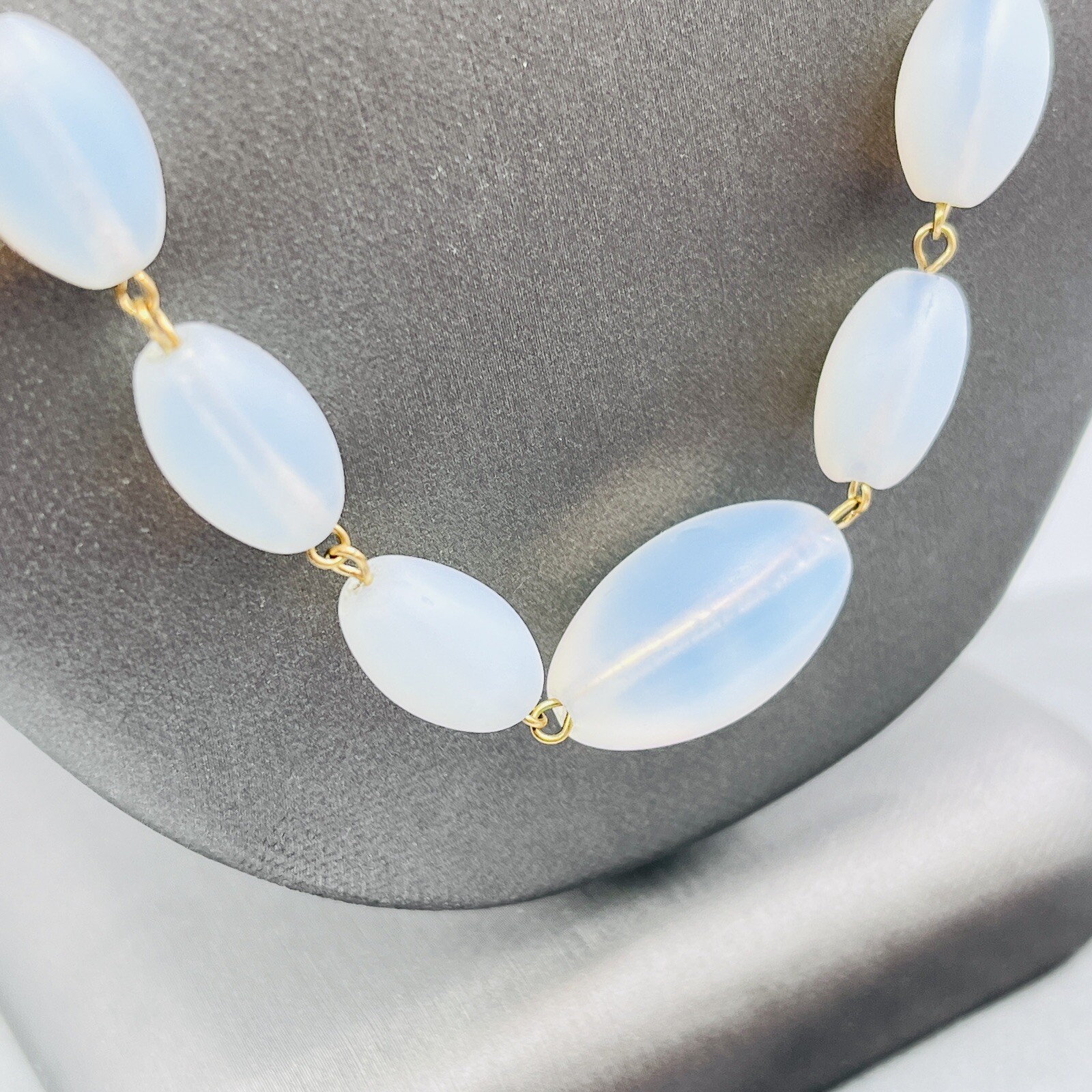 Vintage Art Deco Opaline Opalite Graduated Glass Bead Necklace 21″
