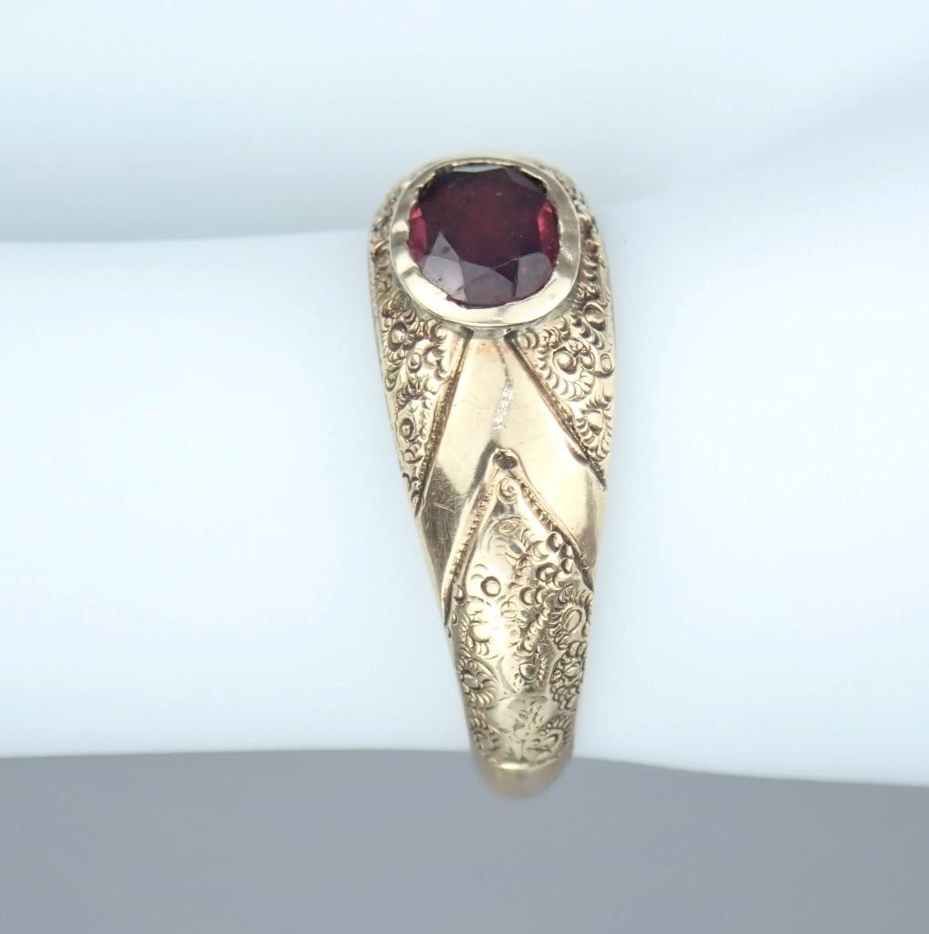 Pretty Antique Victorian Solid 9K Gold Garnet Floral Scroll Band Ring Size 5.25