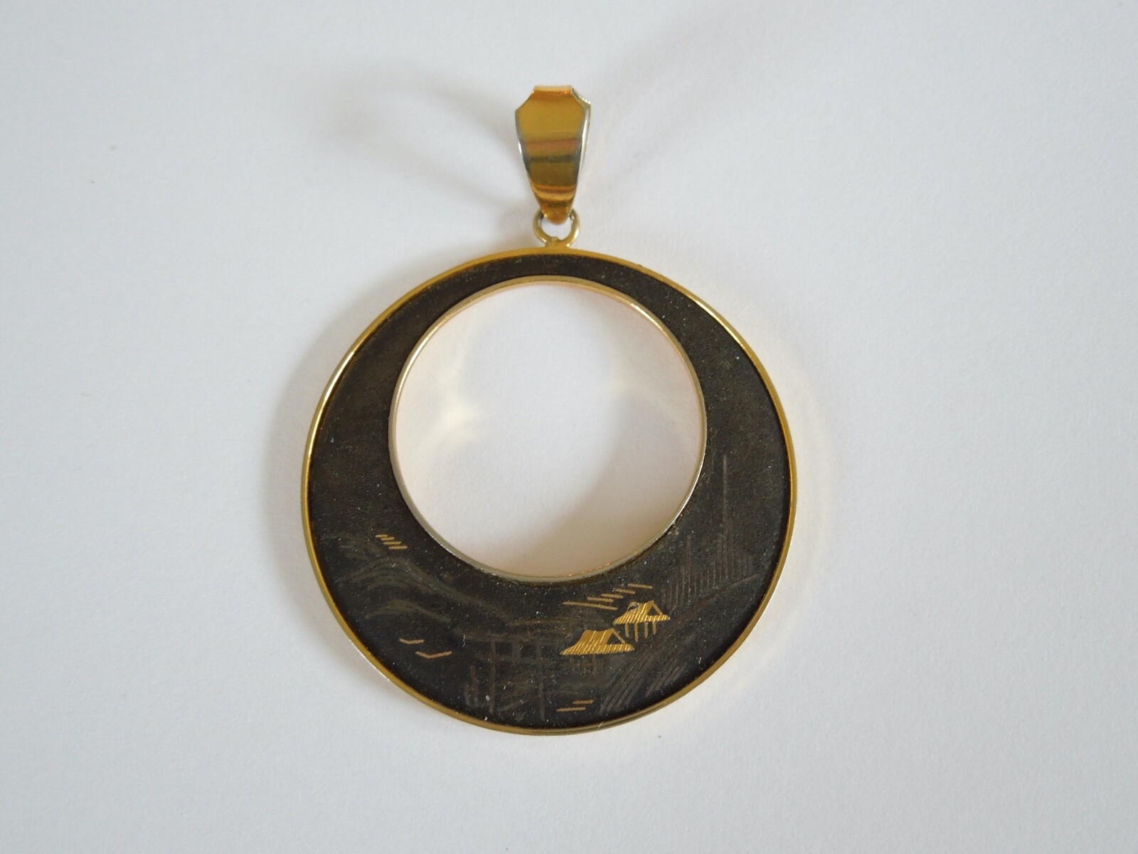 Pendant With Japanese Motifs 7.2 G / 5.2 X 3.9 Cm