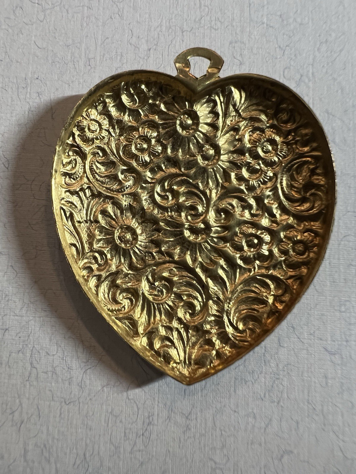 LARGE VINTAGE HEART RAW BRASS STAMPING FOR JEWELRY/CRAFT/DECOR NOS FAMOUS MAKER