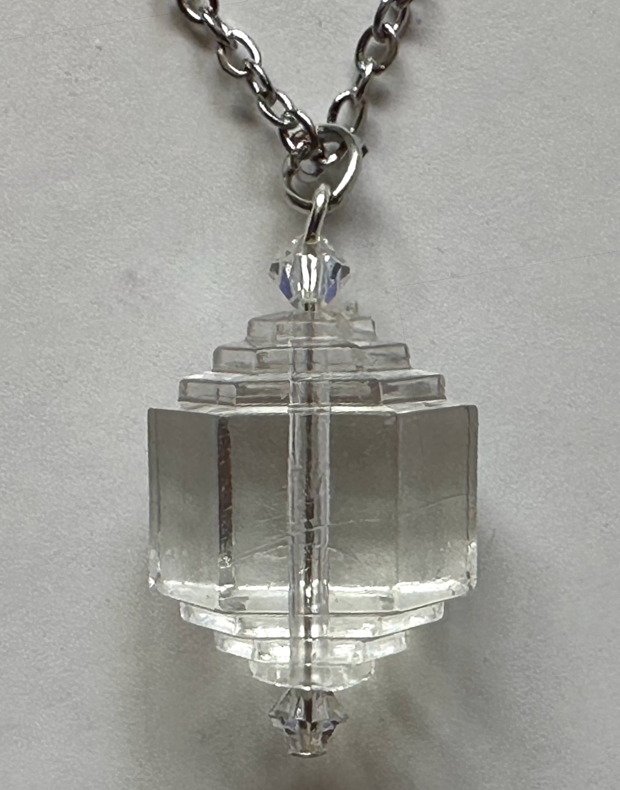 VINTAGE ART DECO STYLE LUCITE PLASTIC LAYER CRYSTAL PENDANT 1 1/4″ NECKLACE 24″