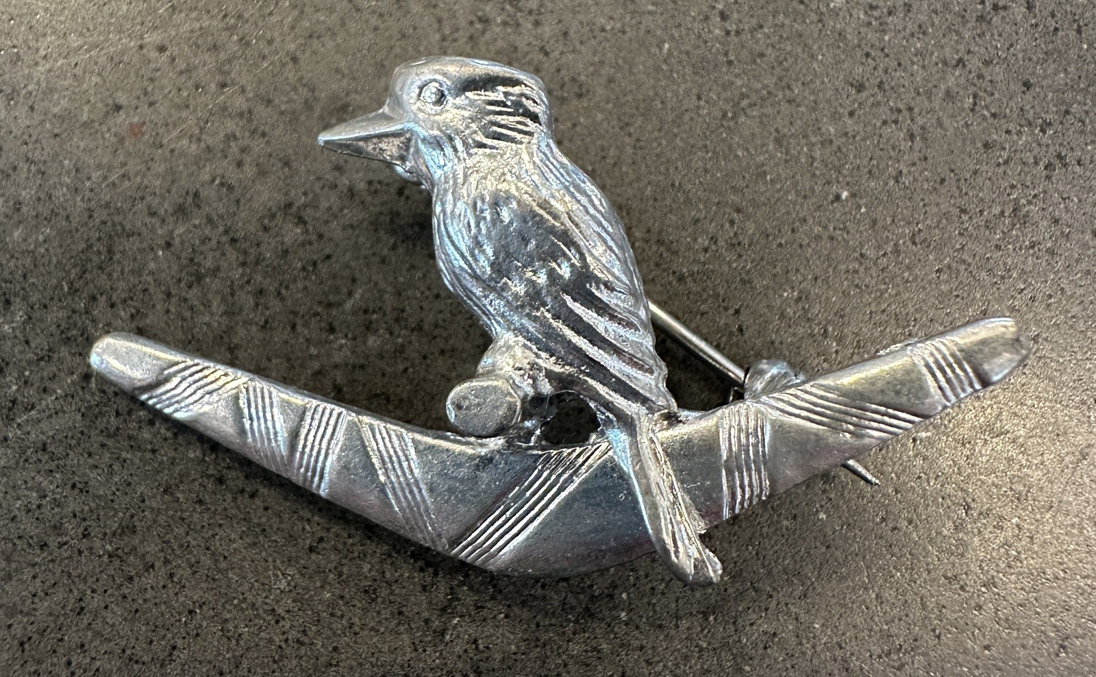 Vintage Kookaburra Sitting On A Boomerang Silver Tone 1.5″ Brooch Pin Australia