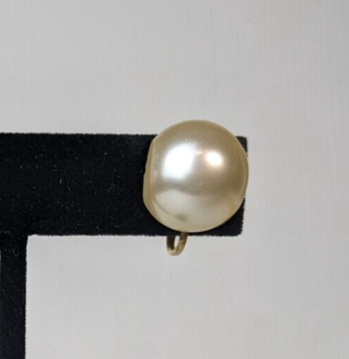 vintage faux semi circle w/two flat sides pearl stud screw back earrings