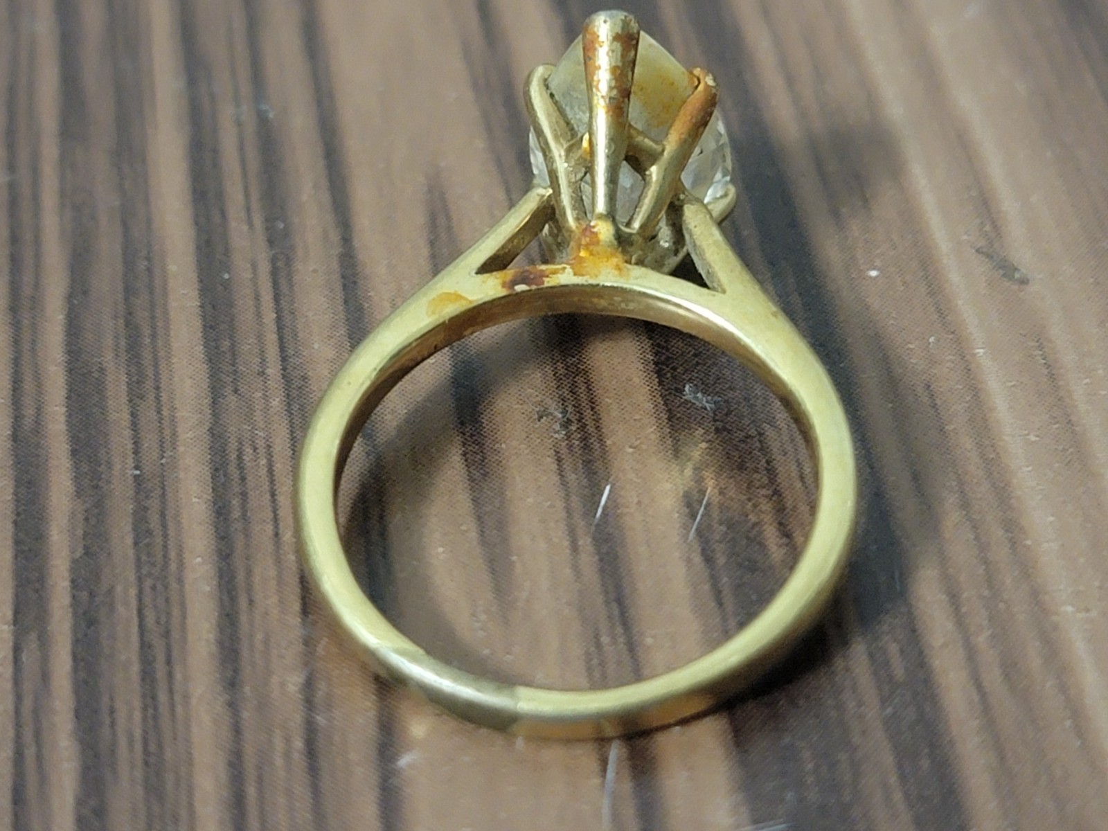 Vintage Tall Solitaire Pear Shaped Stone